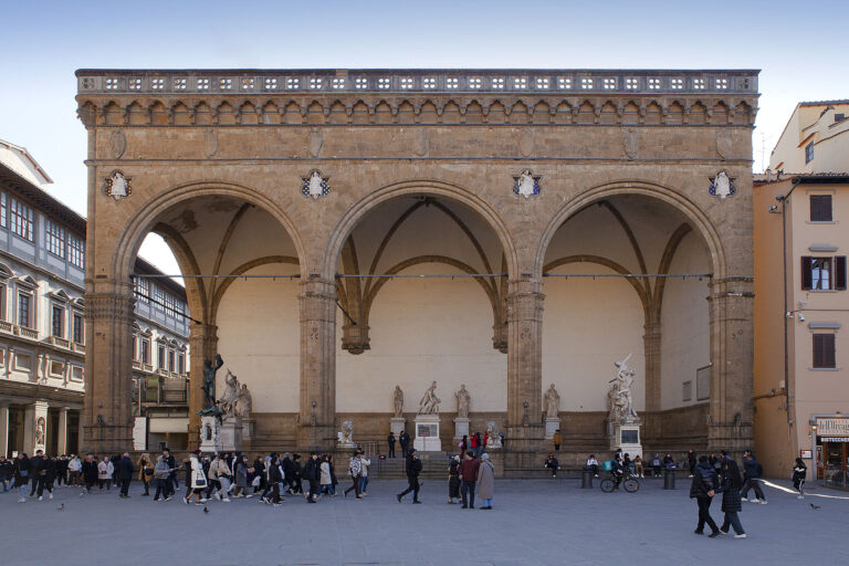 Medieval building at Signoria Square, it now hosts Renaissance and Roman masterpieces by Florentine and foreign sculptors such as Cellini and Gianbologna